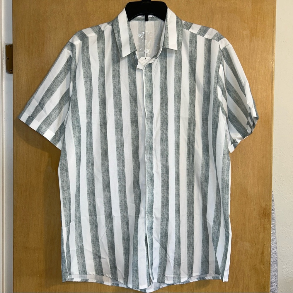 Coofandy men’s button down striped shirt, light, green and white size large NWT